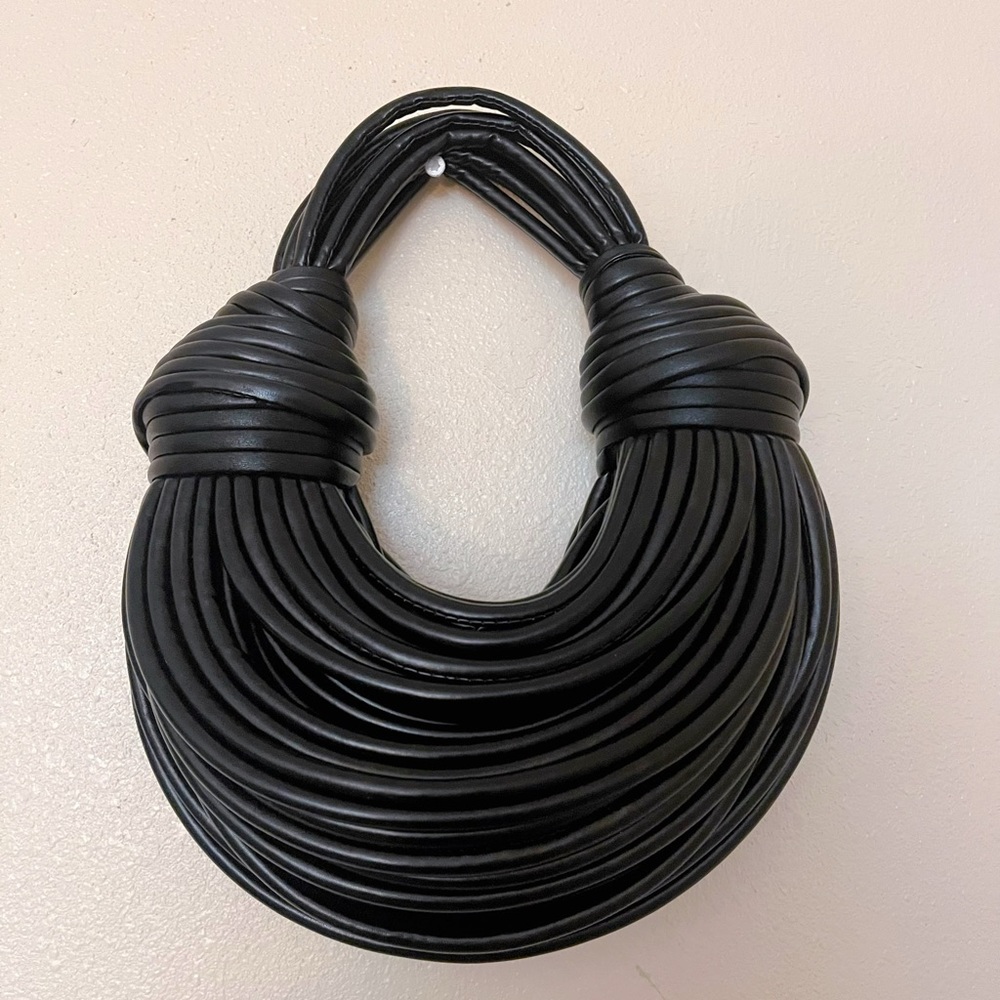 Black Knotted Leather Handbags Woven with Zipper